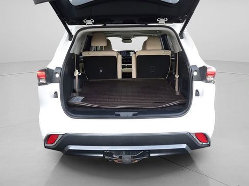 Used 2022 Toyota Highlander Limited image 11