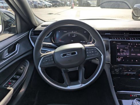 New 2025 Jeep Grand Cherokee Altitude RWD image 17