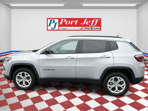 Certified 2024 Jeep Compass Latitude image 6