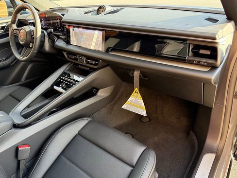 New 2025 Porsche Macan Electric RWD image 22