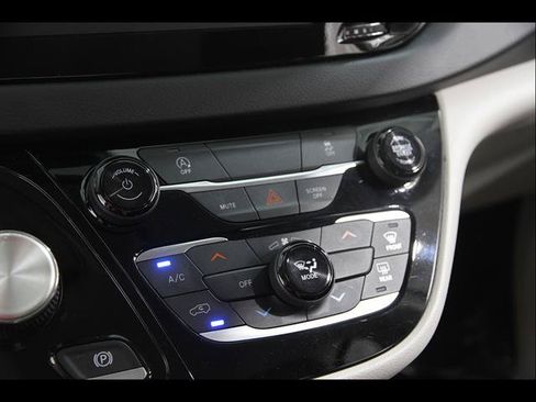 Used 2023 Chrysler Voyager LX FWD image 15