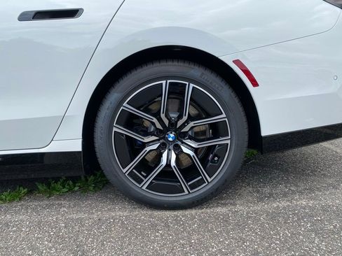 New 2026 BMW 750e xDrive 750e xDrive w/ Premium Package image 6