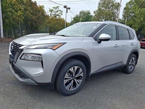 Used 2023 Nissan Rogue SV w/ SV Premium Package image 3