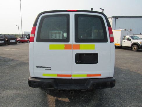Used 2015 Chevrolet Express 2500 RWD image 4