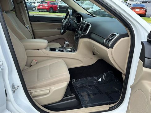 Used 2021 Jeep Grand Cherokee Laredo RWD image 13