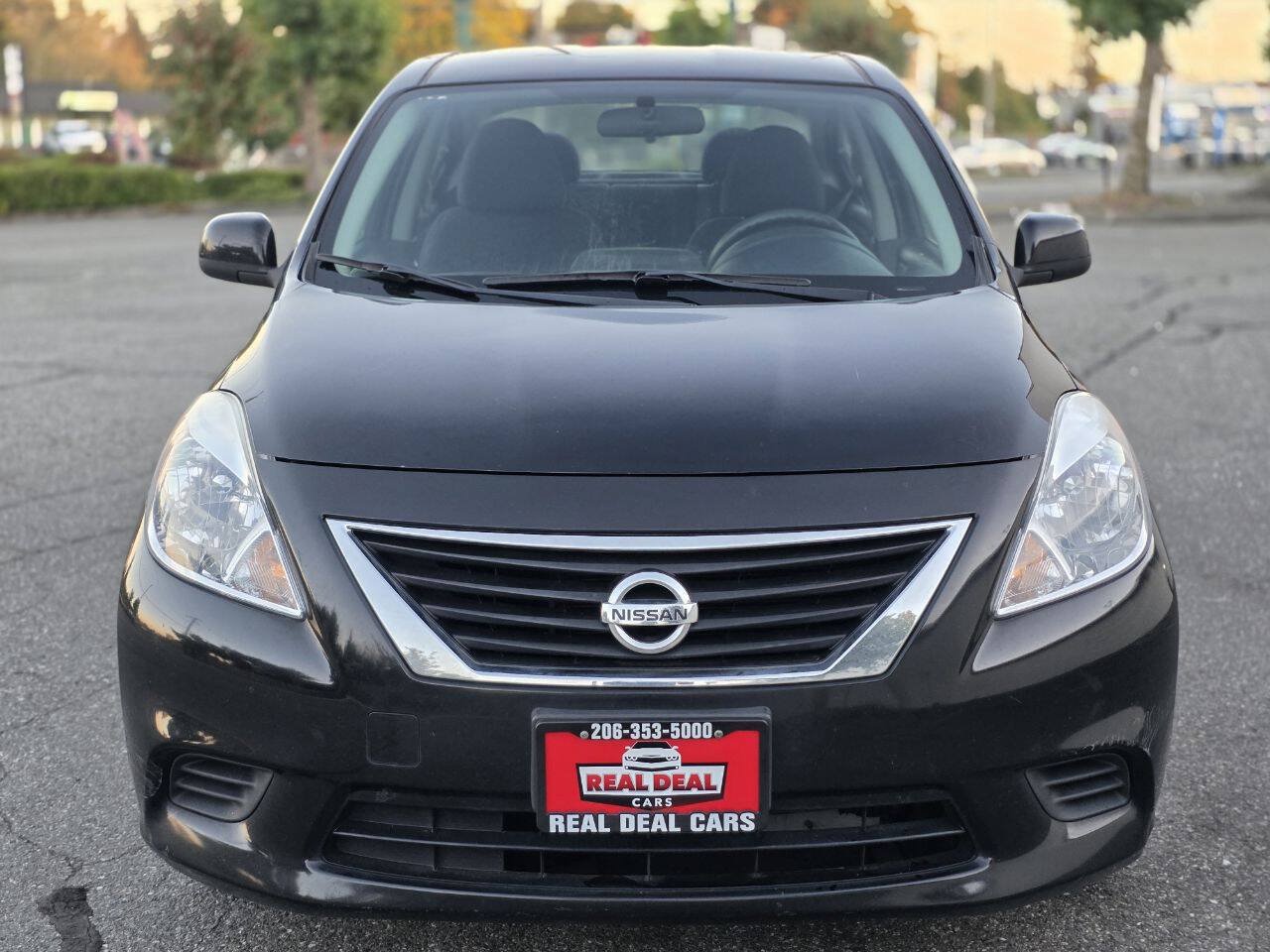 Used 2014 Nissan Versa SV FWD image 2
