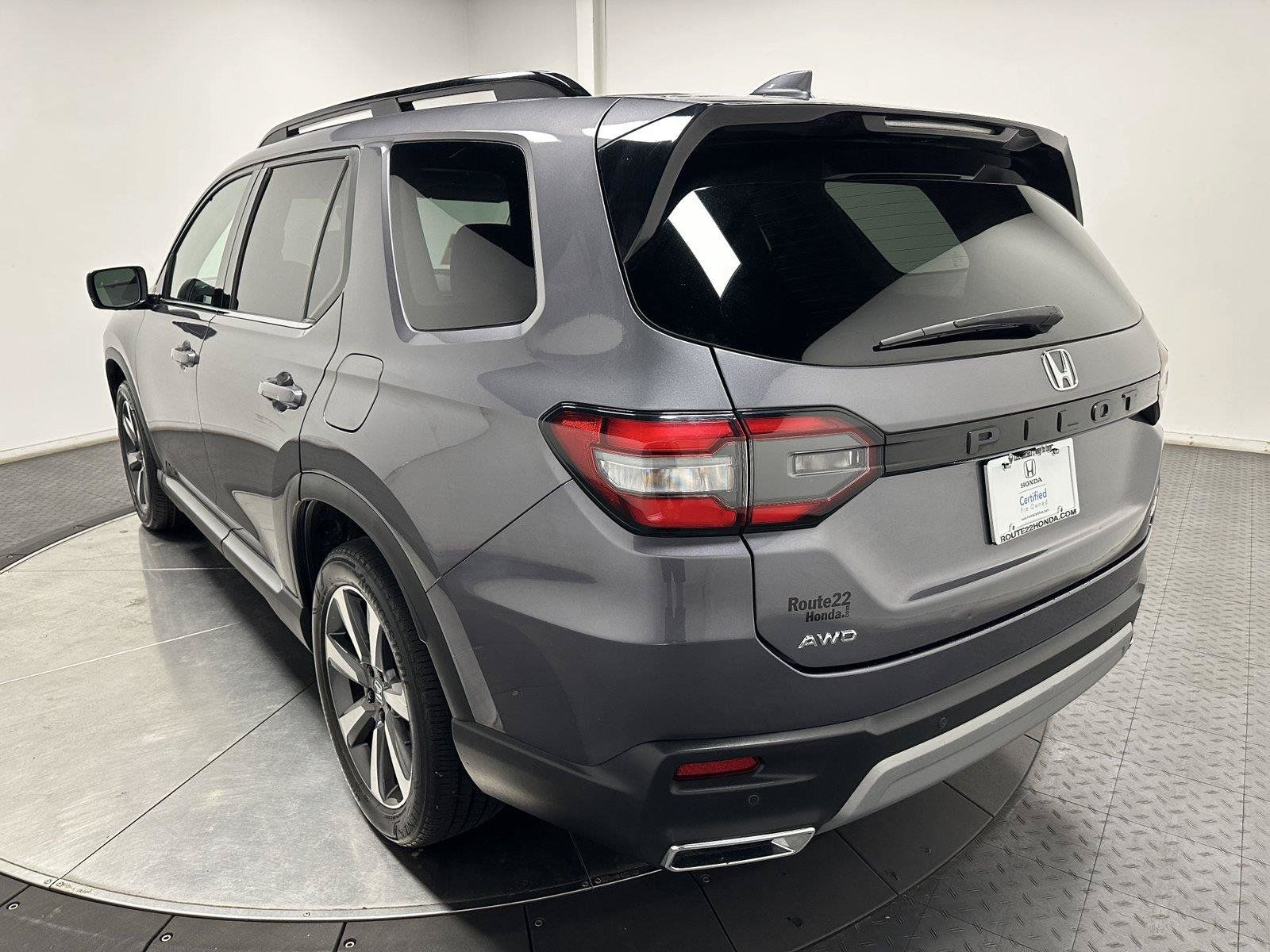 Certified 2024 Honda Pilot Elite image 9