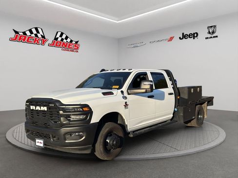 Used 2025 RAM 3500 Tradesman AWD/4WD image 2