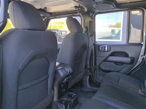 Used 2019 Jeep Wrangler Unlimited Sahara image 18