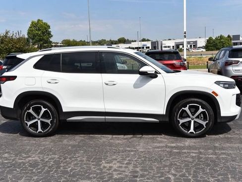 Used 2025 Volkswagen Tiguan SE AWD/4WD image 5