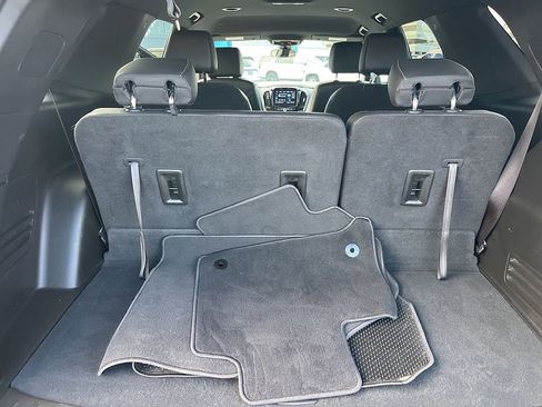 Used 2023 Chevrolet Traverse LT image 52