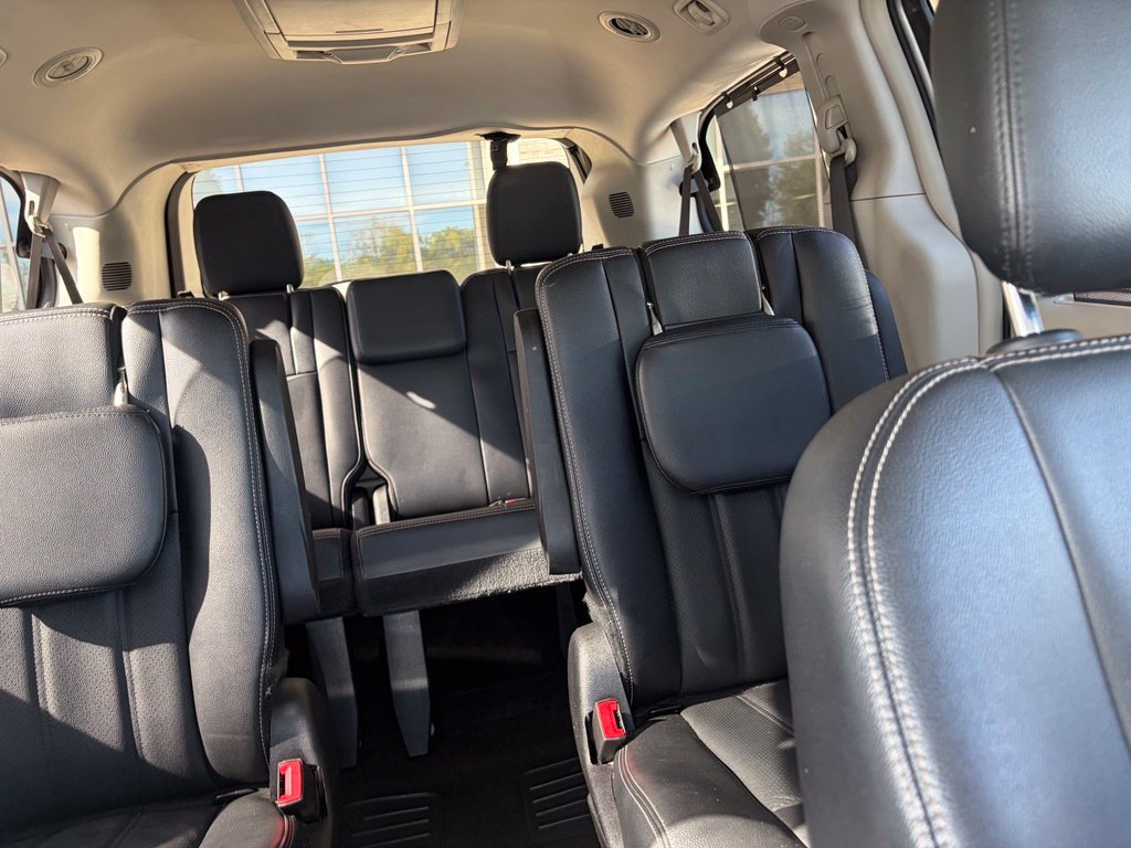 Used 2016 Chrysler Town & Country Touring-L w/ Driver Convenience Group FWD image 15