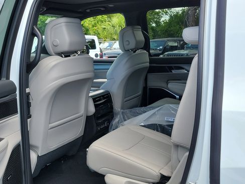New 2026 Jeep Grand Wagoneer 4WD image 12