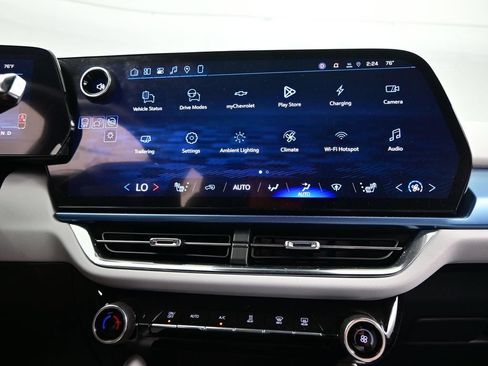 Used 2026 Chevrolet Equinox EV LT FWD image 27