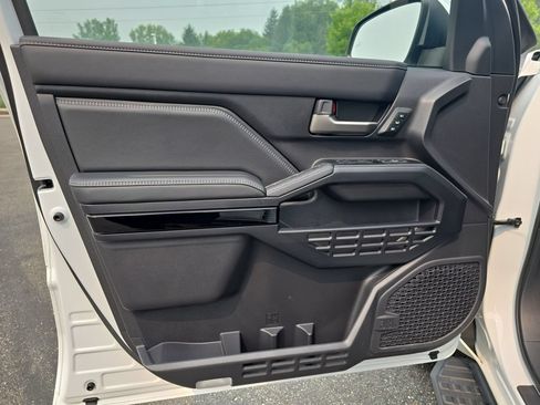 Certified 2025 Toyota 4Runner Limited AWD/4WD image 31