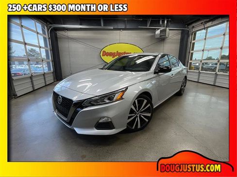 Used 2021 Nissan Altima 2.5 SR w/ SR Premium Package image 1