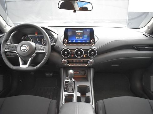 Used 2025 Nissan Sentra SV w/ Trunk Package image 9