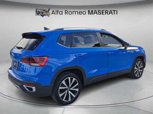 Used 2023 Volkswagen Taos SE w/ Panoramic Sunroof Package image 7