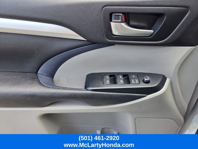 Used 2017 Toyota Highlander XLE AWD/4WD image 35