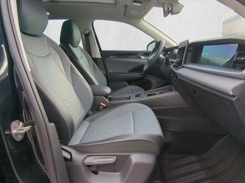 New 2026 Volkswagen Tiguan SE image 26