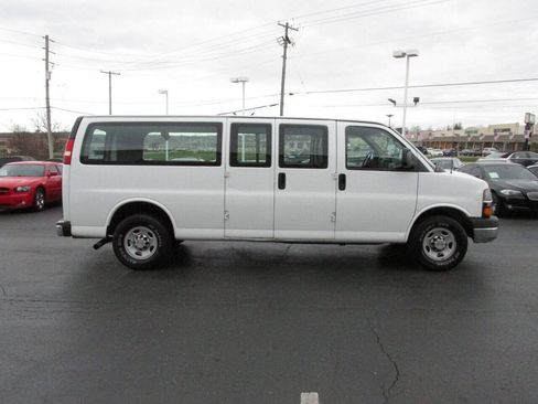 Used 2014 Chevrolet Express 2500 Extended RWD image 6