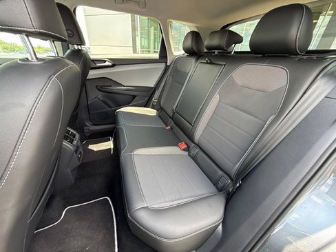 Used 2023 Volkswagen Taos SE w/ Black Wheel Package FWD image 7