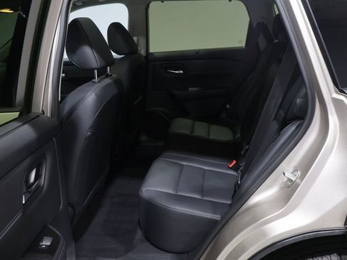 Used 2025 Nissan Rogue SL w/ SL Premium Package image 19