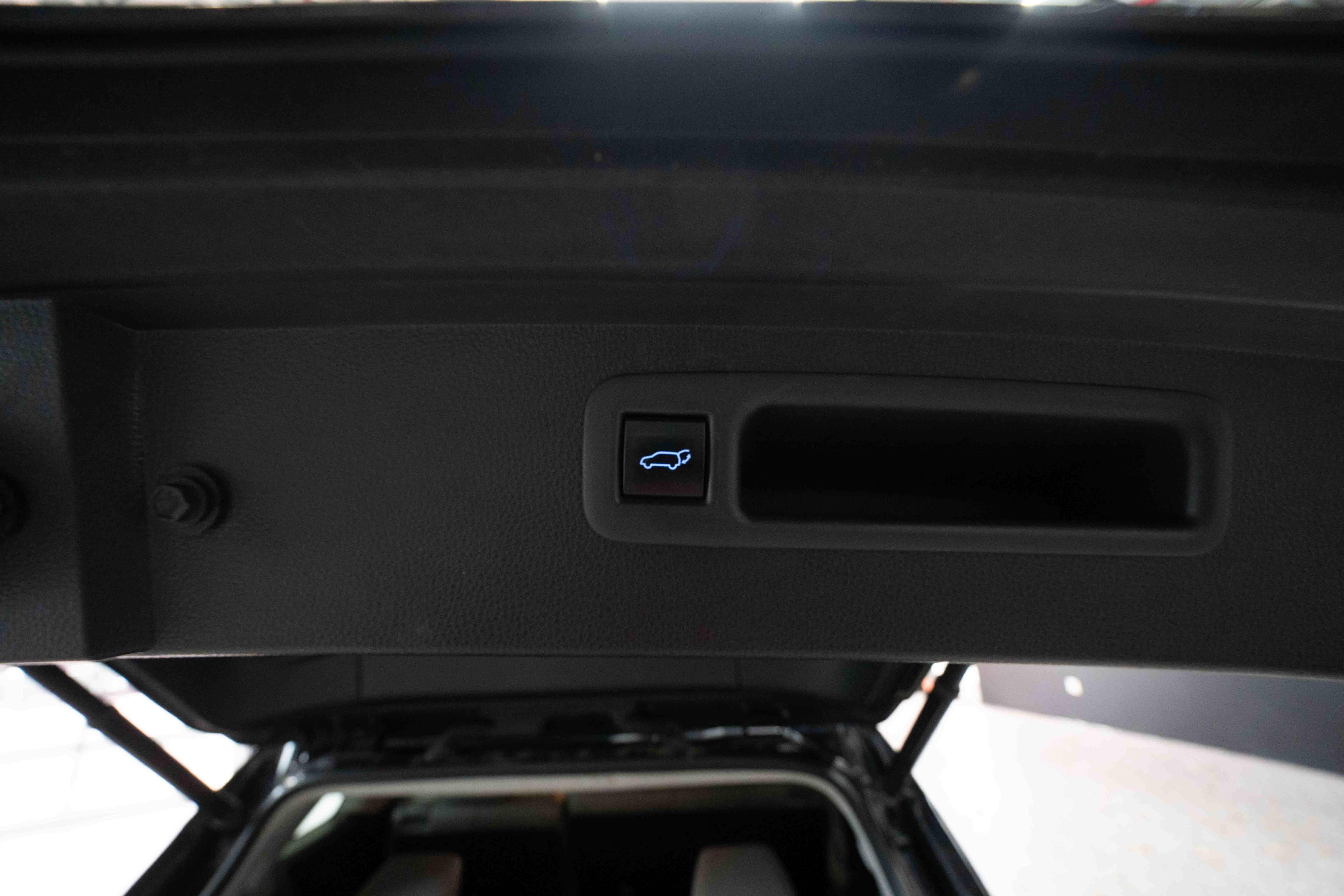 Used 2021 Toyota Highlander XLE AWD/4WD image 28