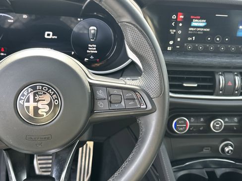 Used 2024 Alfa Romeo Stelvio Sprint image 27