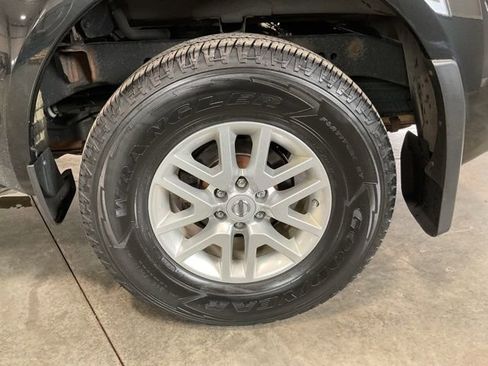 Used 2019 Nissan Frontier SV image 7