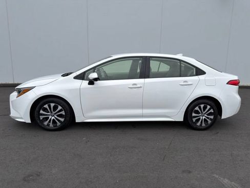 Used 2022 Toyota Corolla LE FWD image 12