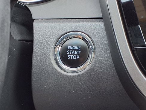 Used 2019 Toyota Camry SE w/ Convenience Package FWD image 13