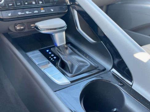 Used 2025 Hyundai Elantra SEL image 31
