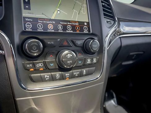 Used 2018 Jeep Grand Cherokee Overland image 27