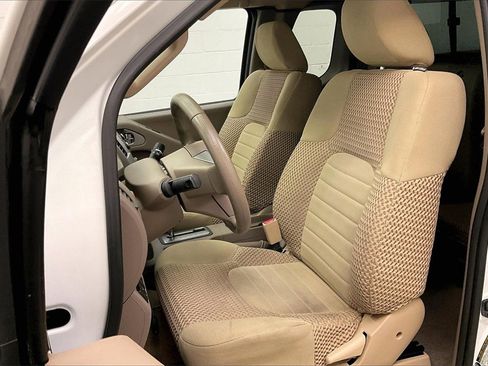 Used 2016 Nissan Frontier SV image 15