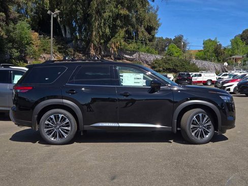 New 2026 Nissan Pathfinder Platinum w/ Cargo Package AWD/4WD image 2