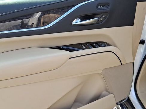 Used 2021 Cadillac Escalade ESV Premium Luxury AWD/4WD image 12