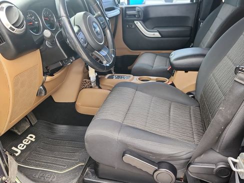 Used 2012 Jeep Wrangler Sahara AWD/4WD image 7
