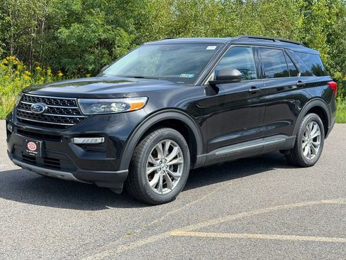 Used 2024 Ford Explorer XLT w/ Equipment Group 202A AWD/4WD image 16