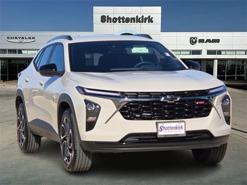 Used 2026 Chevrolet Trax RS w/ Driver Confidence Package image 1