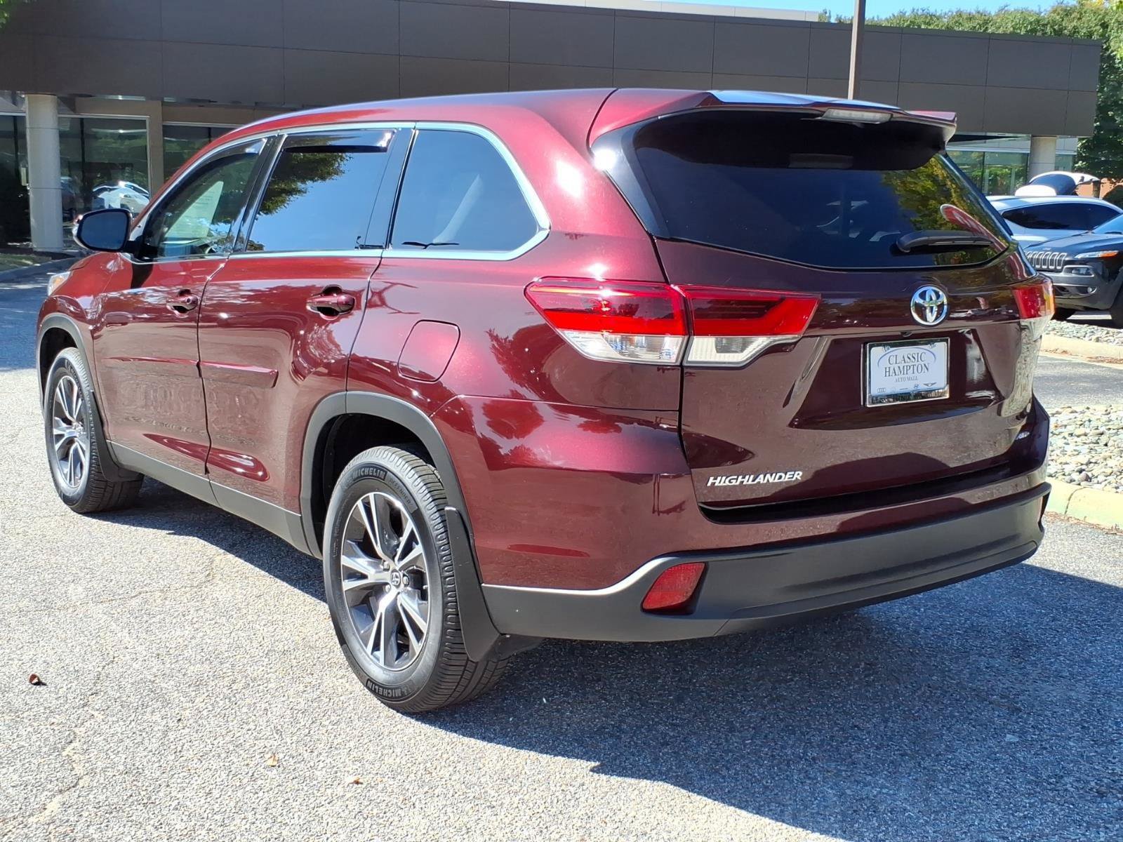 Used 2019 Toyota Highlander LE AWD/4WD image 10
