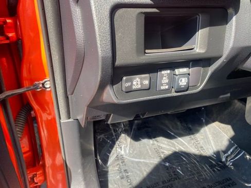 Used 2017 Toyota Tacoma TRD Off-Road image 12