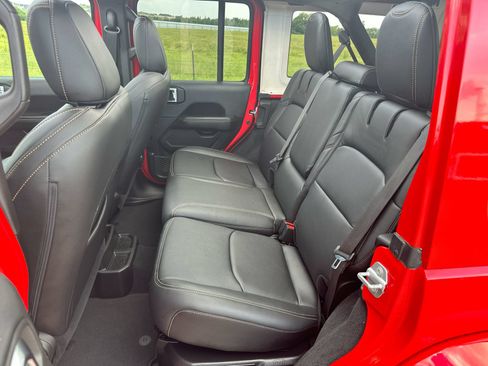 Used 2025 Jeep Wrangler Unlimited Sahara w/ Safety Group AWD/4WD image 22