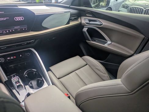 Used 2025 Audi Q5 Premium Plus w/ Premium Plus AWD/4WD image 18