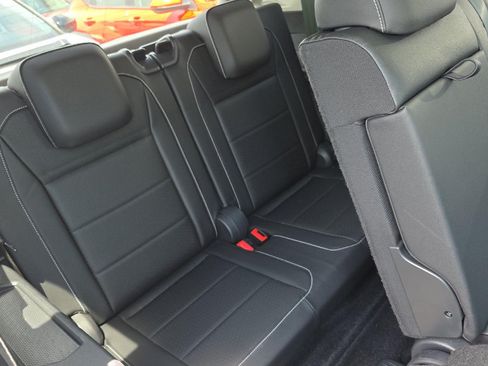 Used 2021 Volkswagen Tiguan SEL FWD image 10