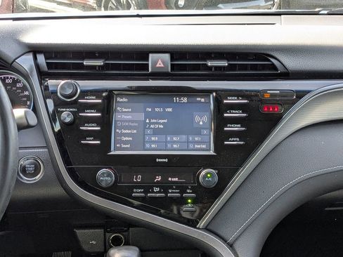 Used 2020 Toyota Camry SE image 17