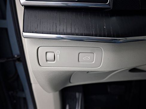 Used 2020 Volvo XC90 T6 Momentum image 8