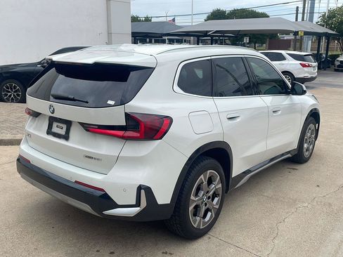 Used 2023 BMW X1 xDrive28i AWD/4WD image 3