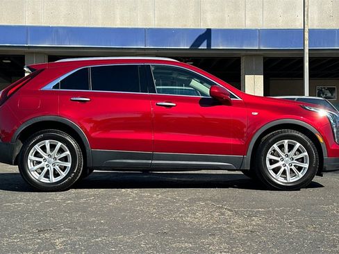 Used 2019 Cadillac XT4 Luxury image 3