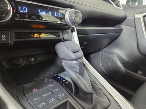 Used 2025 Toyota RAV4 XLE AWD/4WD image 20